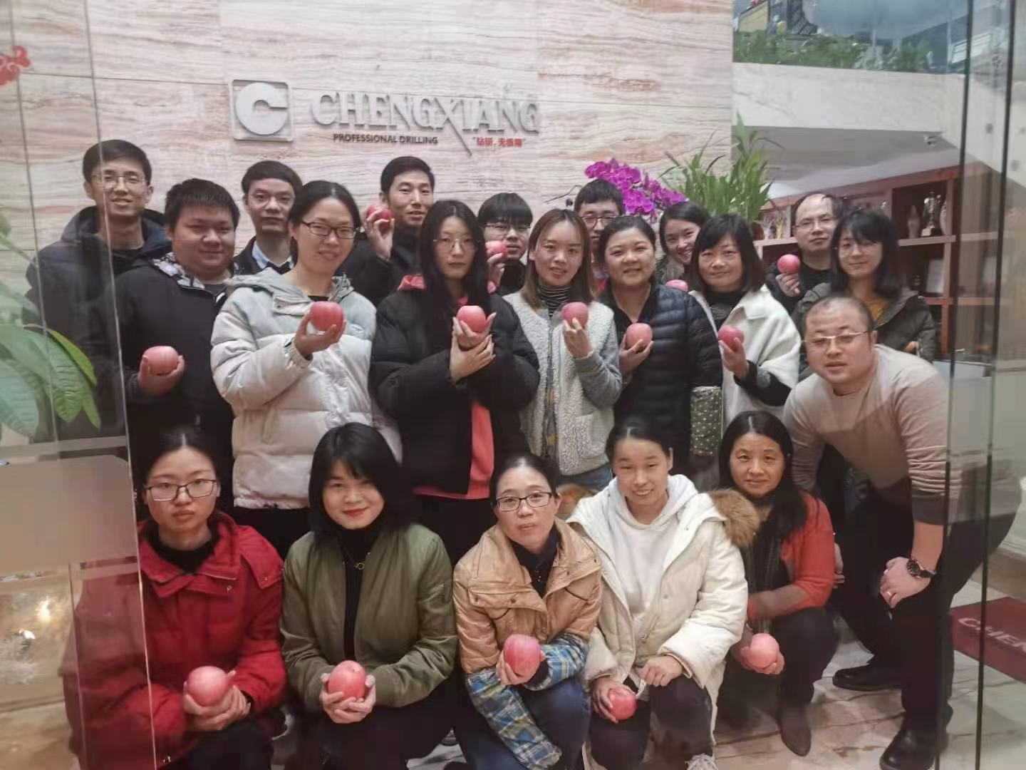 風(fēng)勁帆滿圖新志，砥礪奮進正此時