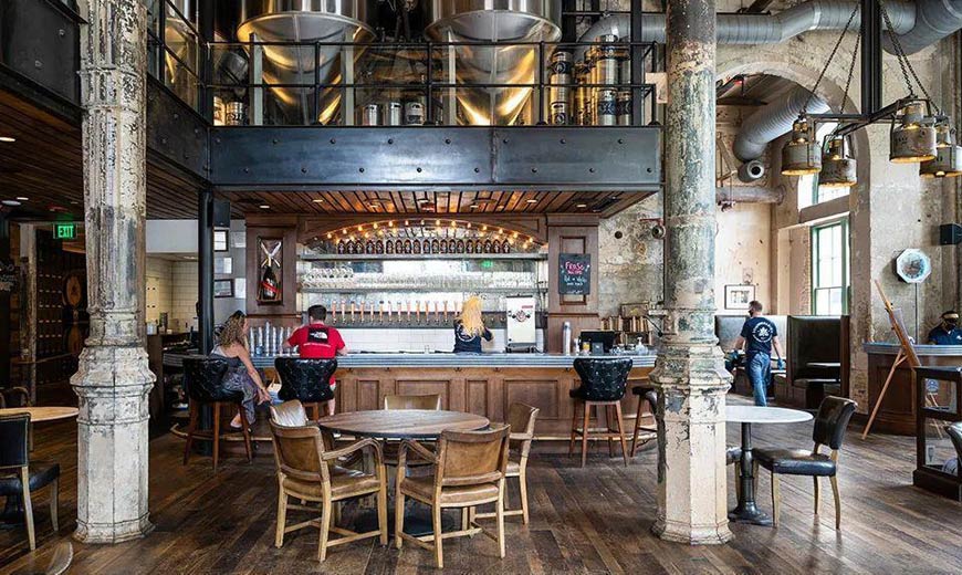 PHONG<p>工業(yè)風(fēng)餐廳設(shè)計(jì)