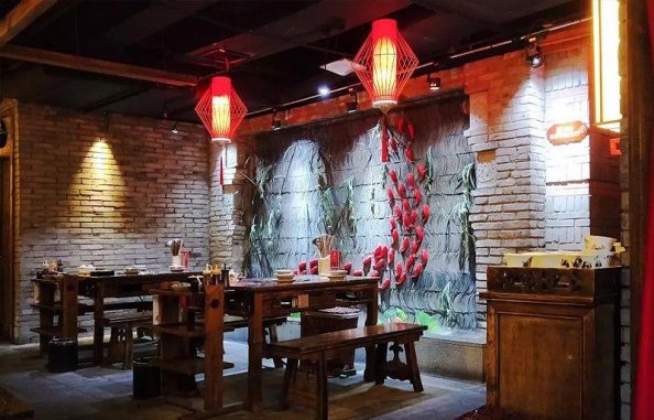 農(nóng)家火鍋店設(shè)計(jì)獨(dú)有的味，老房梁、長板凳...